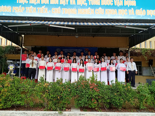 2019-04-08 Doi tuyen Olympic (1).jpg